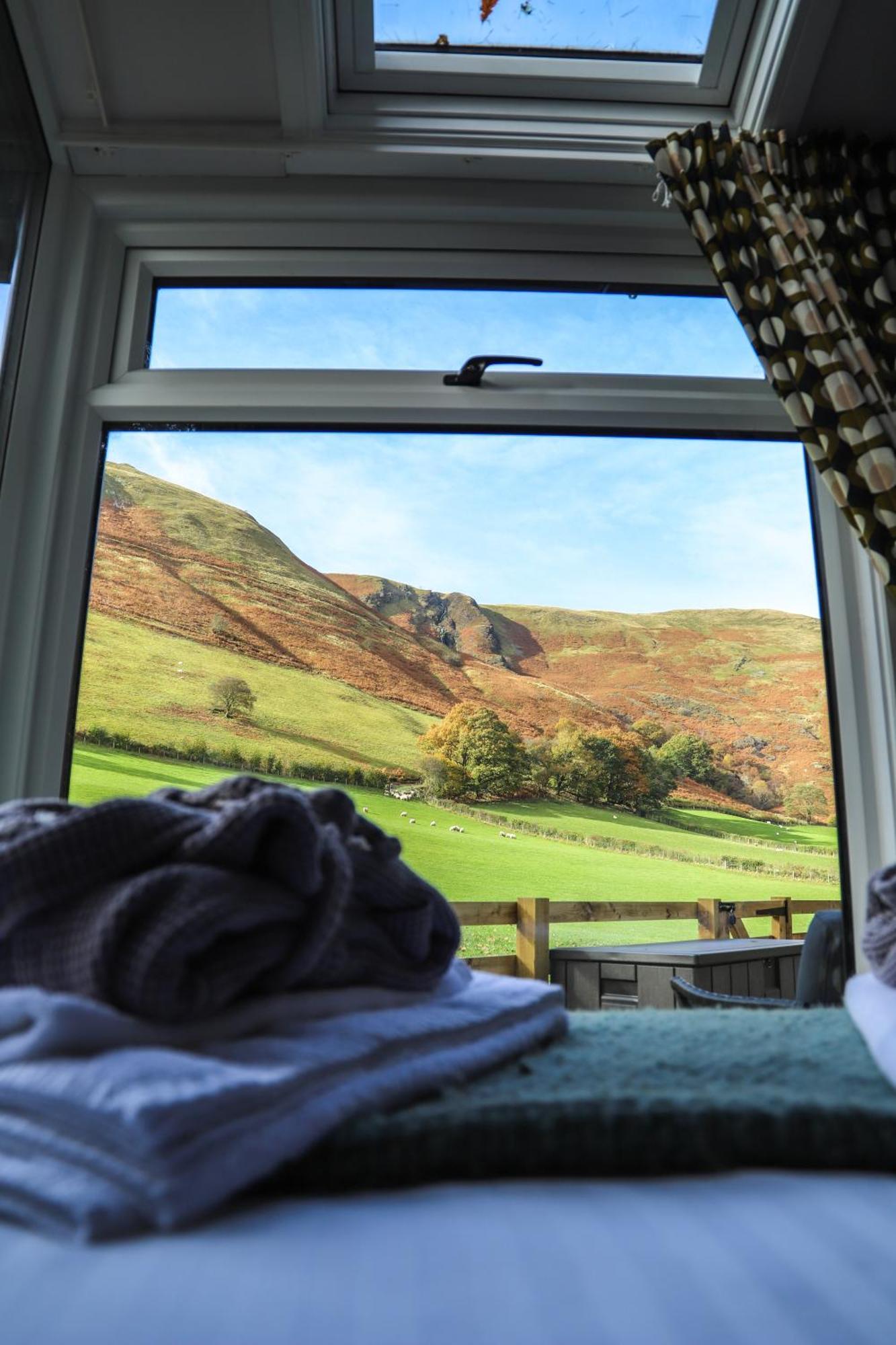Ty Nant Gwenyn Lodge *